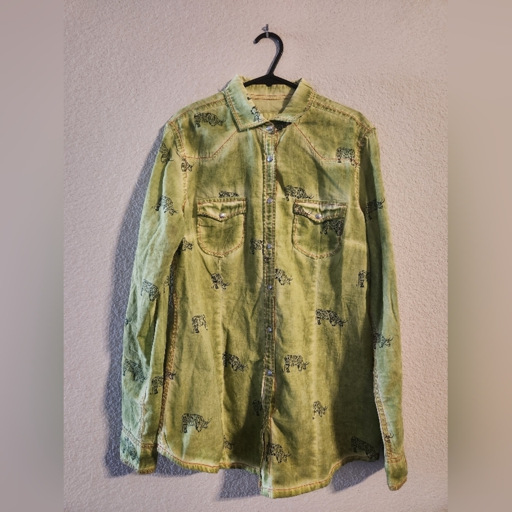 Ryan Michael Women’s Green Snap up Aztec bull pattern long sleeve size small